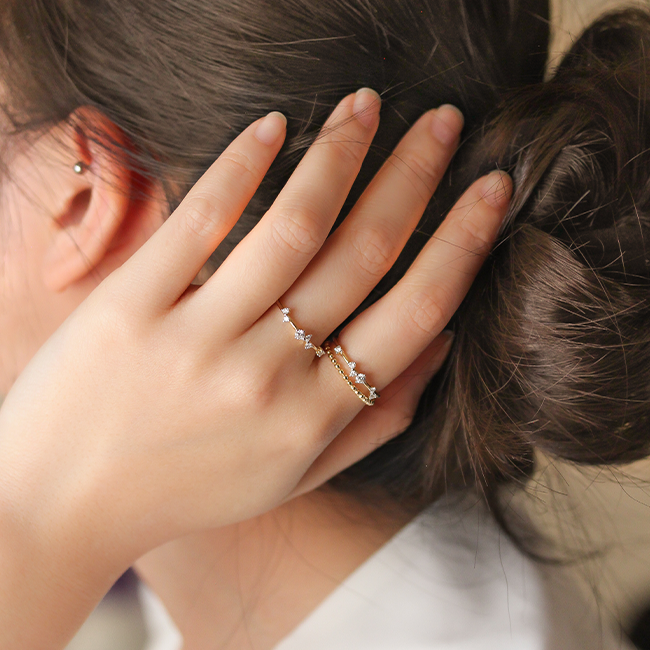 Scatter diamond ring